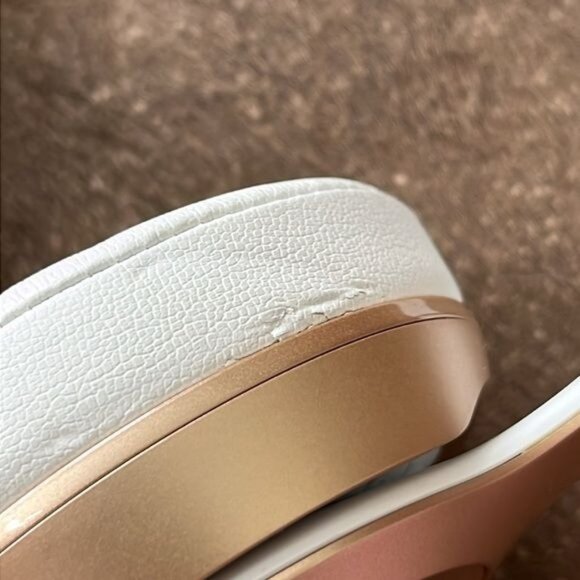 Beats by Dr. Dre Studio 2 Wireless Over Ear Headphones - Picture 7 of 12